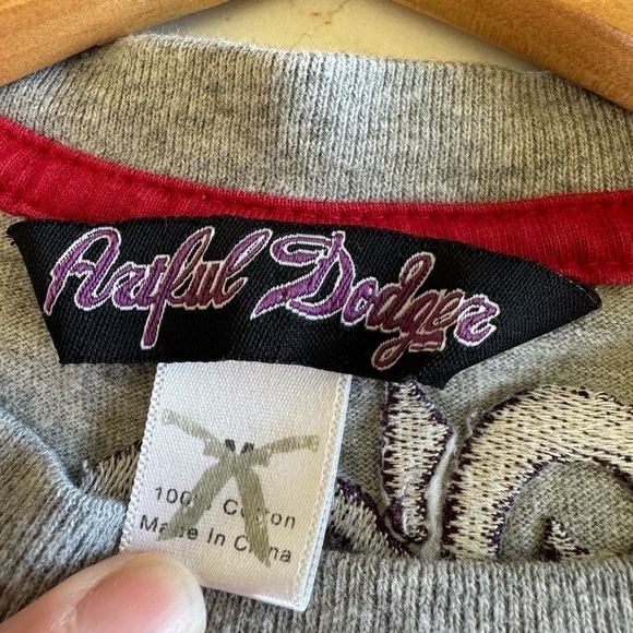 Artful Dodger Embroidered Graphic Short Sleeve Tee / Medium - Picture 8 of 12